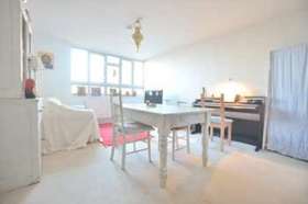 2 bedroom Flat for s...